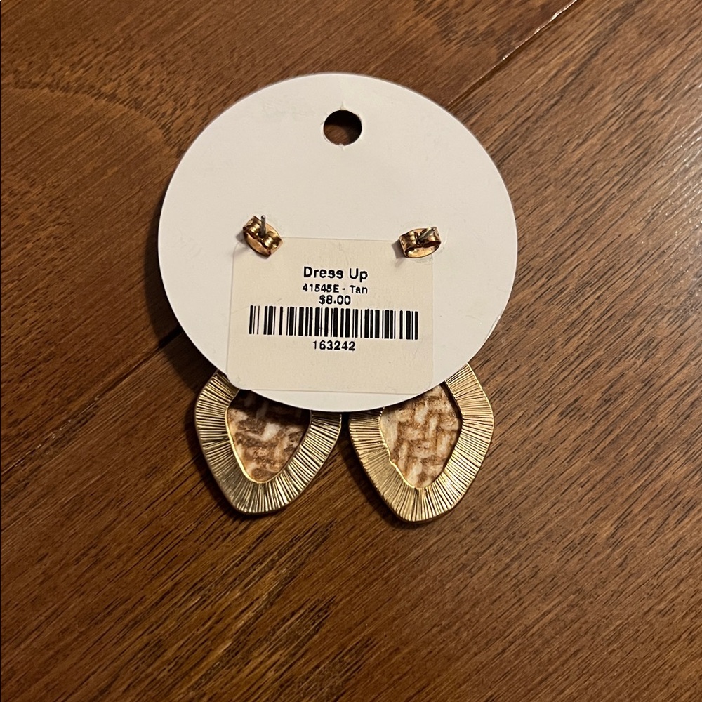 New Dress Up cream/tan earrings - Picture 2 of 2